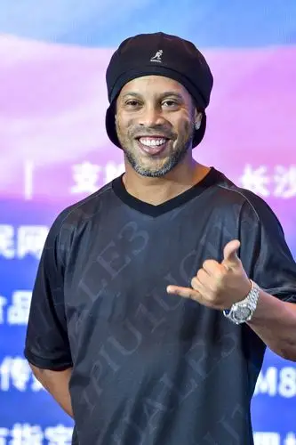 签下了一位